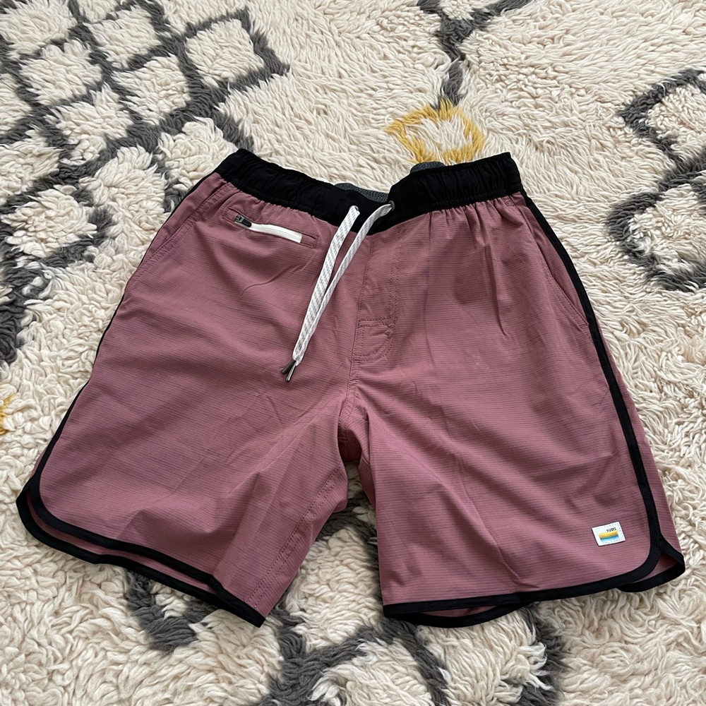 Vuori Banks shorts, men’s small NWOT